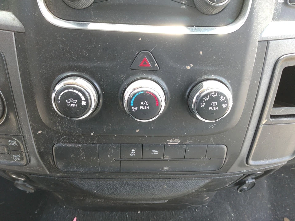 17 DODGE PICKUP 1500 Heater A/c Control Id 68268190aa - Image 1 of 1