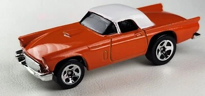 Hot Wheels '57 T-bird 2008 coche misterioso naranja y blanco escala 1/64 vintage #M6943 Foto 1 de 4