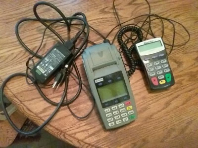First Data FD50 Credit Card Terminal with Power Cords and Remote Pin Pad - Image 1 of 4