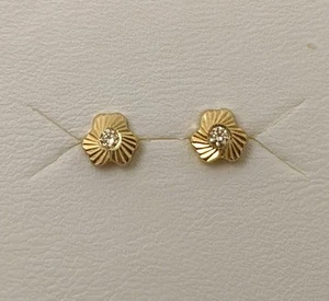Pendientes oro 18k 750 Mls. Flor Rayada. 5,6 MM. - Imagen 1 de 5
