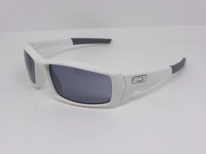 Oakley Canteen Polished White w/Black Iridium SKU 12-741 - Picture 1 of 18