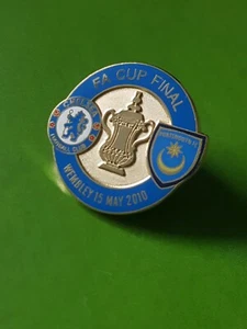 CHELSEA v Portsmouth 2010 FA CUP FINAL Gold Inner WEMBLEY Pin Badge - Picture 1 of 2
