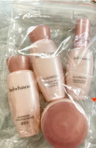 Sulwhasoo Bloomstay Vitalizing Special Kit (4 Items) 15 + 15 + 8 + 5 ml - Picture 1 of 4