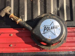 Polaris Grand Touring Snowmobile Engine Recoil Pull Starter Vintage Mid 90s - Bild 1 von 3