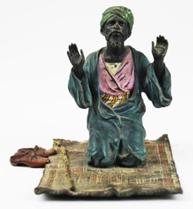 FRANZ BERGMAN ORIGINAL COLD PAINTED BRONZE SCULPTURE ARAB PRAYING ORIENTAL RUG  - Foto 1 di 9