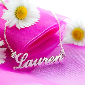 Sterling Silber kleine Carrie Stil personalisiert JEDER Name Tropfen Halskette in Box - Bild 1 von 4