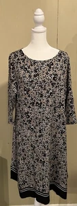 Neu mit Etikett J Jill Wearever Collection Etuikleid Latte schwarz Blumenmuster Petite Large 109 $ - Bild 1 von 7