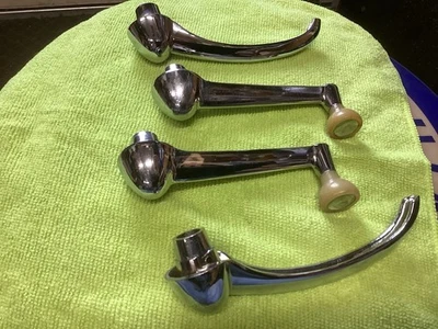 Manijas interiores de ventana de puerta Ford 1950 estriadas Foto 1 de 4