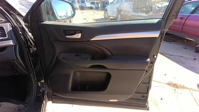 HIGHLANDR 2015 Front Door Trim Panel 31075314 - Imagem 1 de 4