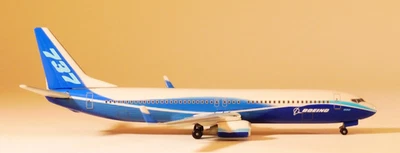 Protótipo Dragon Wings Boeing Aircraft Company B 737-920WL em escala 1/400 - Imagem 1 de 4