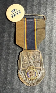 Antiguo Pin Medalla Legión Americana Nueva York 1937 5ta Avenida Desfile De Colección - Imagen 1 de 6