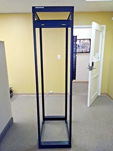 APC AR204 Four Post APC Server Rack - Picture 1 of 2