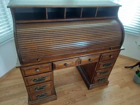 solid oak roll top desk antique excellent condition    Sells for $1,900 new Cover