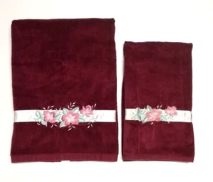 2 THE ROYAL COLL. by SATURDAY KNIGHT LTD BATH HAND TOWEL BURGUNDY EMBROIDERED - Picture 1 of 7