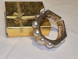 RARE KENNETH JAY LANE Faux Pearl Textured Hexagon Bracelet unworn - Picture 1 of 13