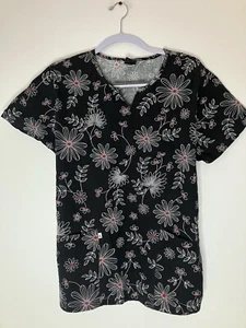 Top scrub collo capesante floreale nero Cherokee Studio uniforme medica media - Foto 1 di 8