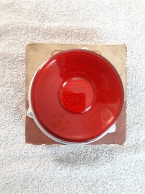 Lente de luz trasera Ford Crestline 1952 personalizada Sunliner Victoria FAA-13450-C como nueva de lote Foto 1 de 4