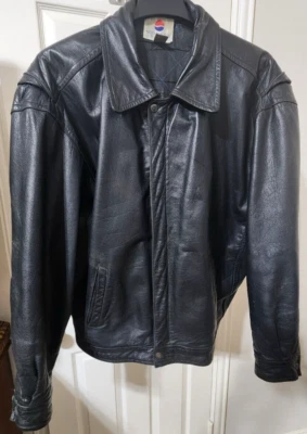 Chaqueta de cuero negra promocional/coleccionable años 90 de Pepsi XL Foto 1 de 4