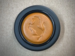 Leder Hupenknopf Leather Horn Button MOMO Ferrari 208 308 328 512 288 Mondial - Picture 1 of 3