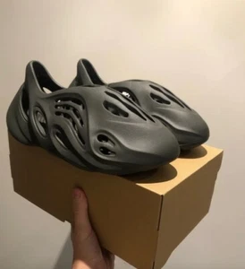 Adidas Yeezy Foam RNR Black 46 EU NEW - Imagen 1 de 3