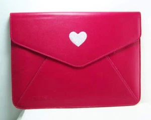 Funda de cuero para iPad rosa intenso magenta con un sobre de corazón de cristal de Swarovski nueva en paquete - Imagen 1 de 10