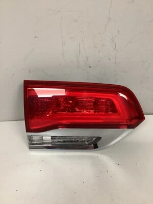 2014 2015 2016 2017 2018 JEEP GRAND CHEROKEE LH  LID TAIL LIGHT OEM C60L-8593 TC - Image 1 of 4