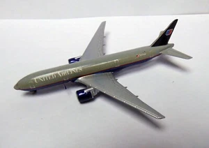 Schabak - Boeing 777 - United Airlines - 828 - Picture 1 of 4