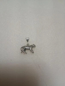 Sterling Silber 3D gehender Tiger, sehr detaillierter massiver Charm - Bild 1 von 4