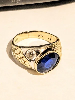 Anillo para hombre de oro amarillo de 14k, circonita azul Foto 1 de 4
