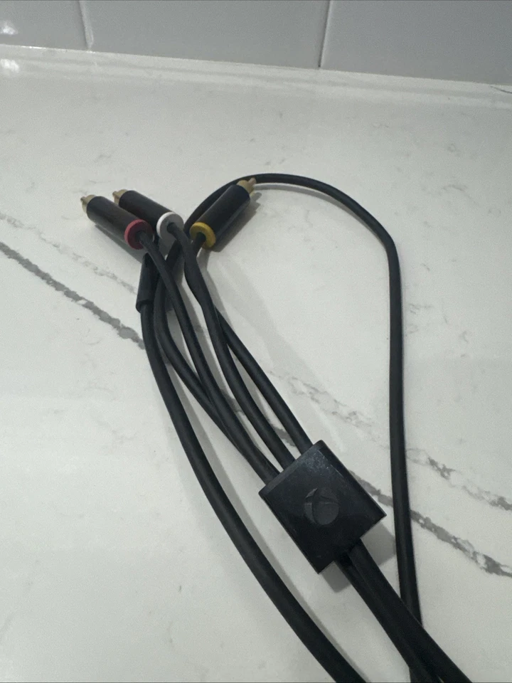 OFFICIAL MICROSOFT BRAND E SLIM AV COMPOSITE CABLE 3.5mm TO RCA, FOR XBOX 360   - Image 1 of 4