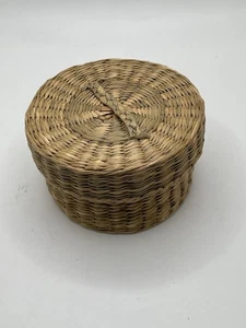 Cesta de baratija redonda con tapa ratán mimbre hierba dulce 3 pulgadas pequeña mini vintage - Imagen 1 de 7