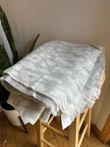 2015 Gray Print Banana Republic blanket print scarf NWT - Picture 1 of 5