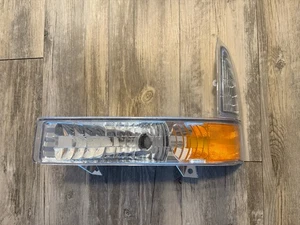 Parking Signal Light Driver Side For 99-2001 Ford F250 F350 F450 F550 Super Duty - Picture 1 of 4
