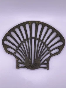 Vintage Messing Metall Jakobsmuschel Muschel Untersetzer Kochplatte MCM Küche Muschel Dekor - Bild 1 von 15