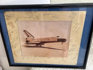 NASA 11" X 14 " FRAMED PHOTOGRAPH.. SPACE SHUTTLE COLUMBIA WITH 25 + SIGNATURES - Picture 1 of 6