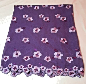 Lila transparenter Stoff 50" x 80" Blumen Tischdecke Schal Vorhänge Hergestellt in Bahrain - Bild 1 von 14