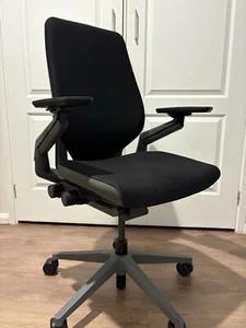 Steelcase Gesture ergonomic chair - Black colour - Picture 1 of 5