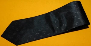 MEN'S HUGO BOSS MADE IN ITALY GREY/SILVER GEOMETRIC TIE - TIES - DESIGNER TIES. - Picture 1 of 3