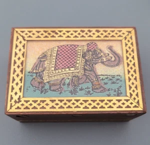 Elefante Portagioie in Legno con Pietra Preziosa Pittura e Bordo in Ottone Made in India - Foto 1 di 11