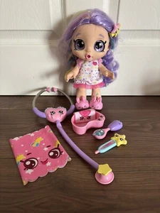 Rainbow Kate Kindi Kids - Shiver 'n' Shake interaktive sprechende Krankenschwester/Arztpuppe - Bild 1 von 3