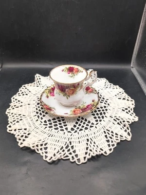 OLD COUNTRY ROSES por Royal Albert taza de té y platillo NUEVO NUNCA USADO hecho en Inglaterra Foto 1 de 4