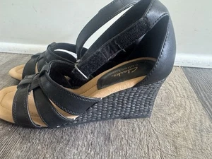Damenschuhe Clarks Kyarra Joy Sandale schwarz Keilabsatz Größe 5 - Bild 1 von 6
