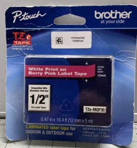 Cinta de etiqueta Brother TZe-MQP35W blanca sobre bayas rosa 0,47" x 16,4' pies de longitud TZ nueva - Imagen 1 de 1