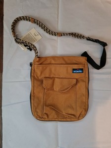 kavu sidewinder crossbody bolsa