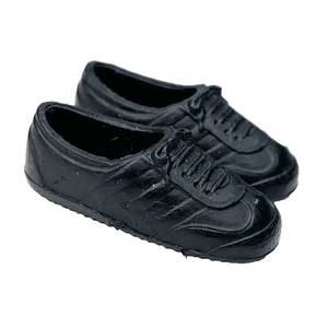 Barbie Puppe Skipper Paar schwarze Tennisschuhe Adidas Streifen Sneaker Mattel - Bild 1 von 4