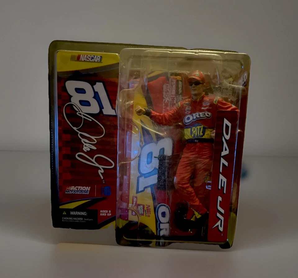 NASCAR Dale Earnhardt Junior Number 81 2005 McFarland Action Series 6 - Imagem 1 de 2