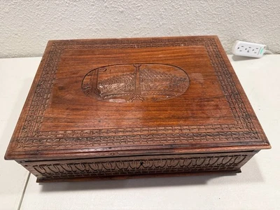 Joyero indio vintage hecho a mano y tallado a mano de madera de nogal 16" X 5" Foto 1 de 4
