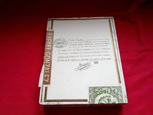 VINTAGE WOODEN EMPTY RAFAEL GONZALEZ CIGAR BOX ( 143A ) FROM LARGE COLLECTION - Picture 1 of 5