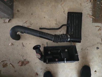 Conjunto de configuración de conector de tubo de caja de filtro de filtro de aire Jeep Wrangler TJ 97-04 4.0 Foto 1 de 4