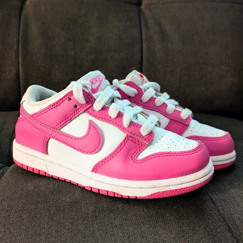 Nike Dunk Low Ragazze Taglia 11C FUCSIA Rosa Bianco Divertimento Ritorno a Scuola FB9108 102